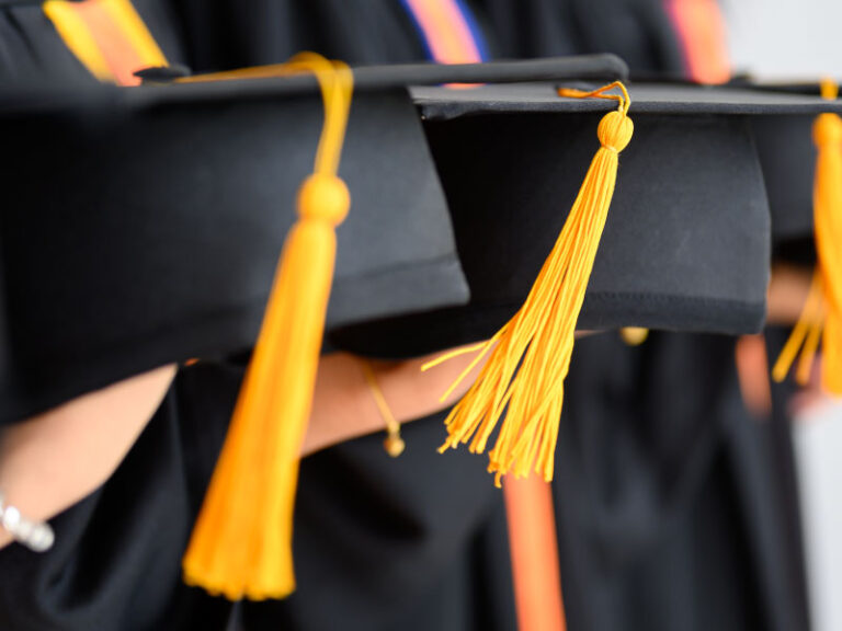 4 Tips to buy a home despite your student debt - DG Pinnacle Home Loans Miami