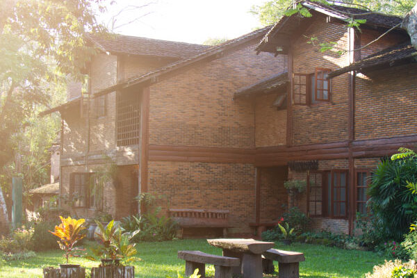 Beautiful country house with large yard and trees - DG Pinnacle Home Loans - USDA Mortgage Loan - Miami Mortgage Company