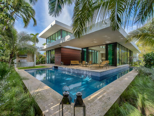 Beautiful modern house with pool large windows and nice garden - DG Pinnacle Home Loans - Miami Mortgage Lender