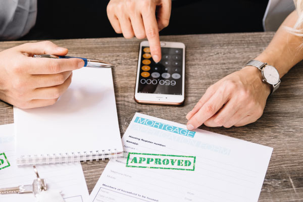 Mortgage broker and client checking some documents | Mortgage rates fall below 7% | DG Pinnacle Home Loans - Miami Mortgage Lender